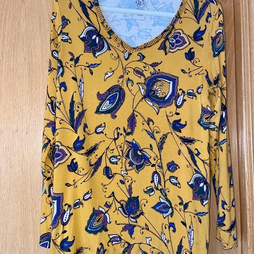 EUC-Westport Floral V-Neck Blouse - Picture 9 of 10